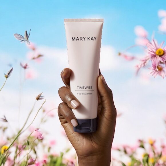 Combination / Oily New Formula TimeWise 4-in-1 Cleanser - Picture 1 of 3